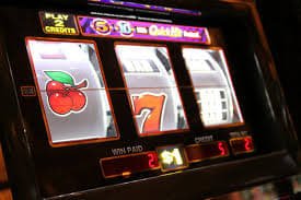 Live dealer table at Hongkong Pools on kamplengan hk with multi-camera view